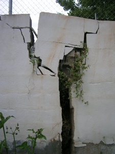 Foto de grietas en un muro